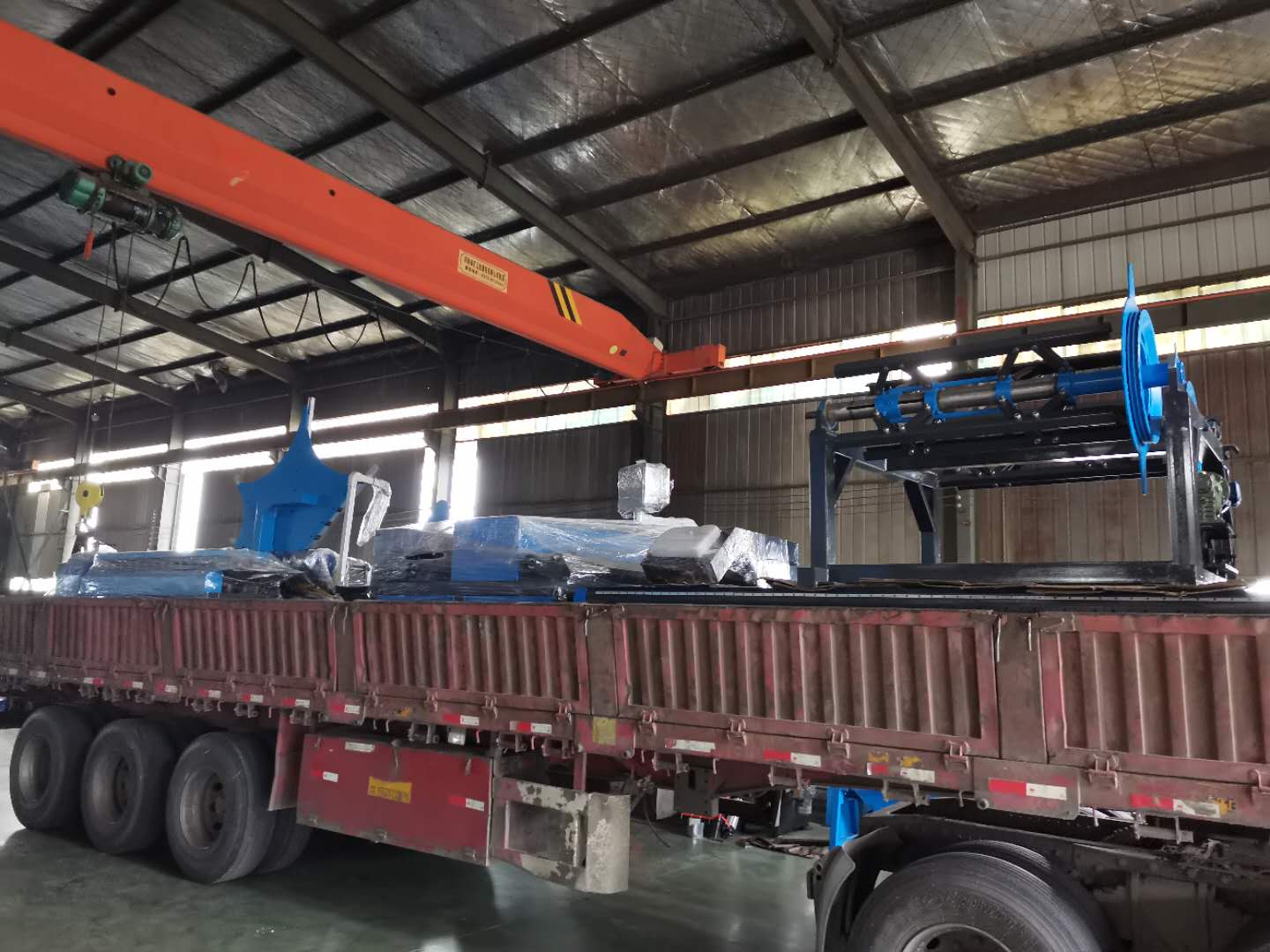 阜陽(yáng)何總訂購(gòu)螺旋風(fēng)管機(jī)，風(fēng)管生產(chǎn)二線(xiàn)全套設(shè)備